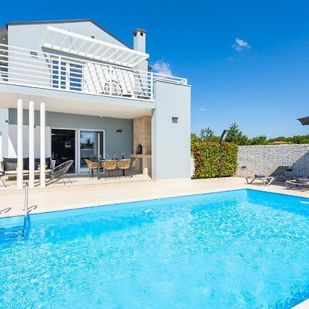 Villa Ovis Peresiji Екстериор снимка