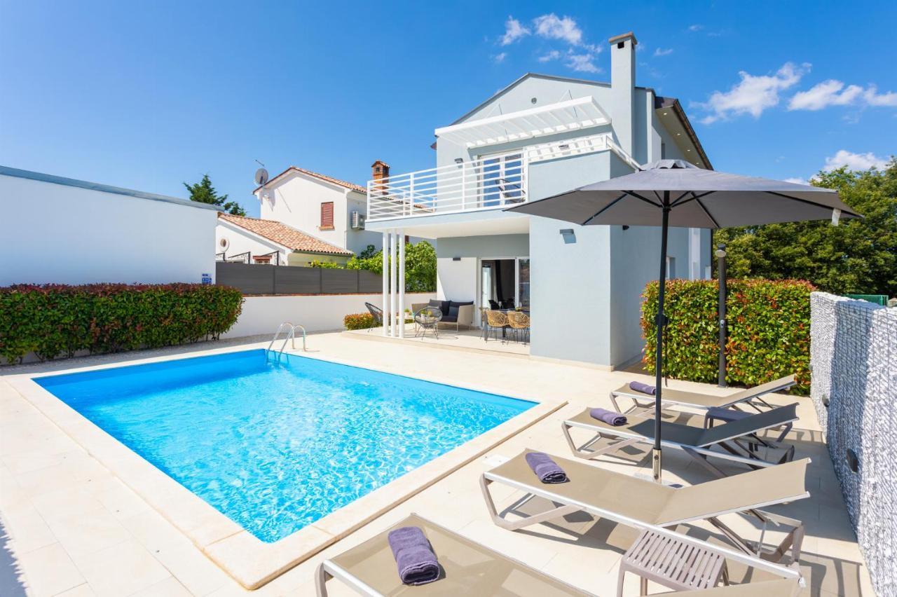 Villa Ovis Peresiji Екстериор снимка