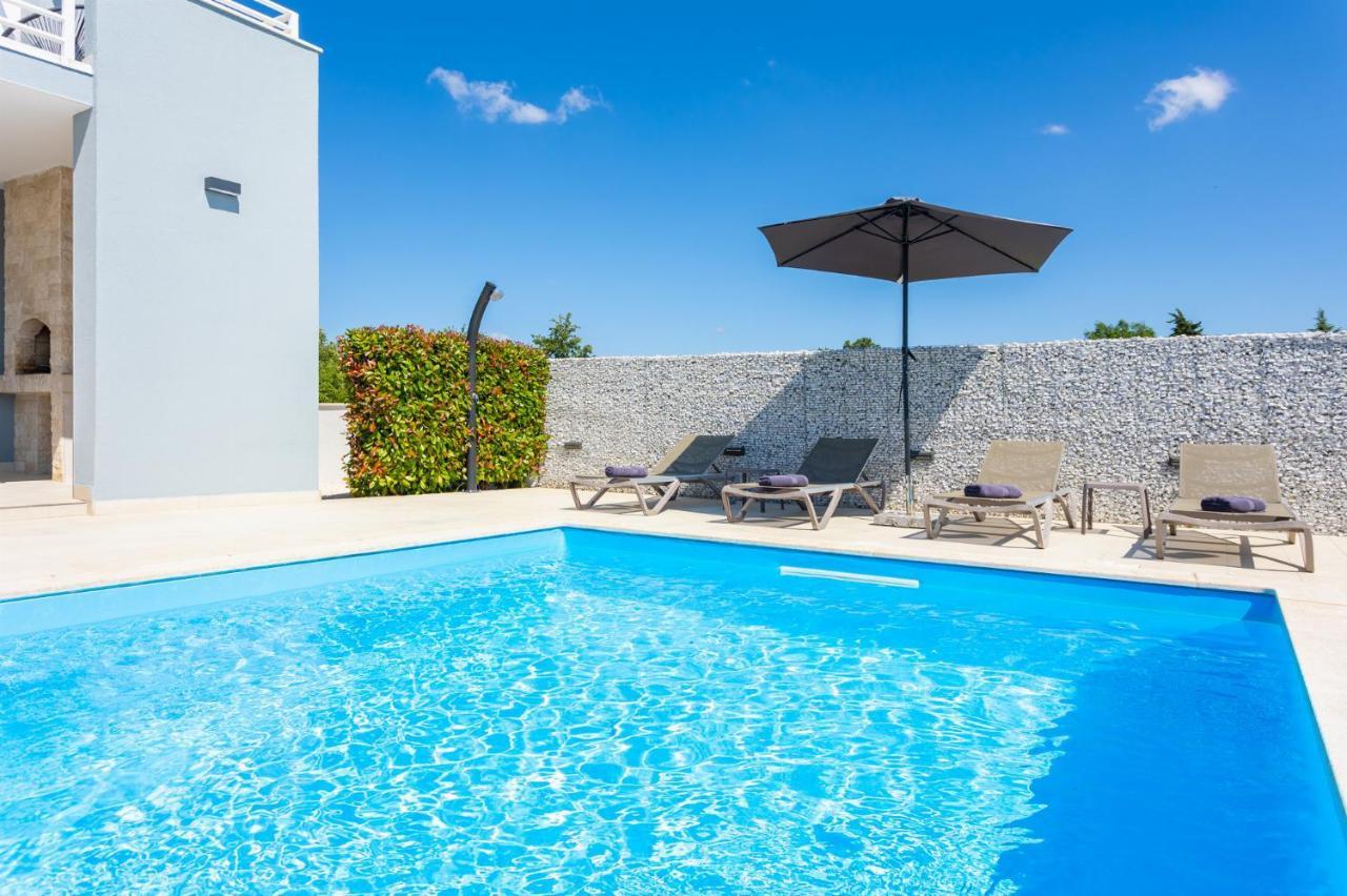 Villa Ovis Peresiji Екстериор снимка