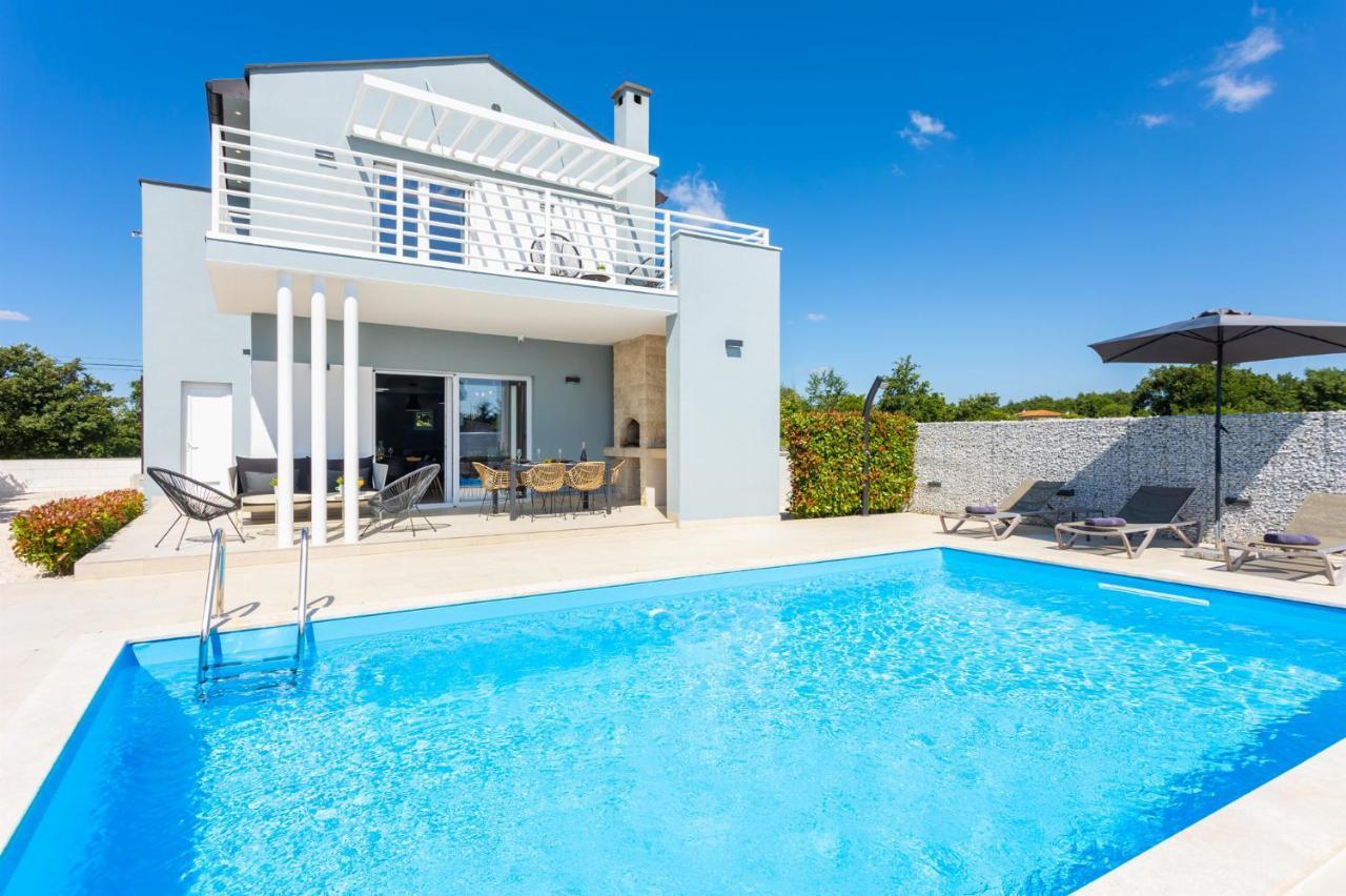 Villa Ovis Peresiji Екстериор снимка