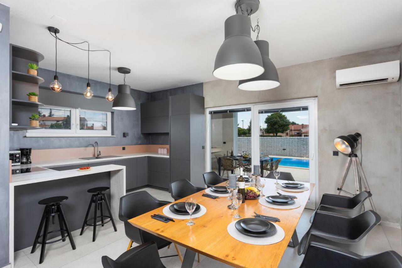 Villa Ovis Peresiji Екстериор снимка