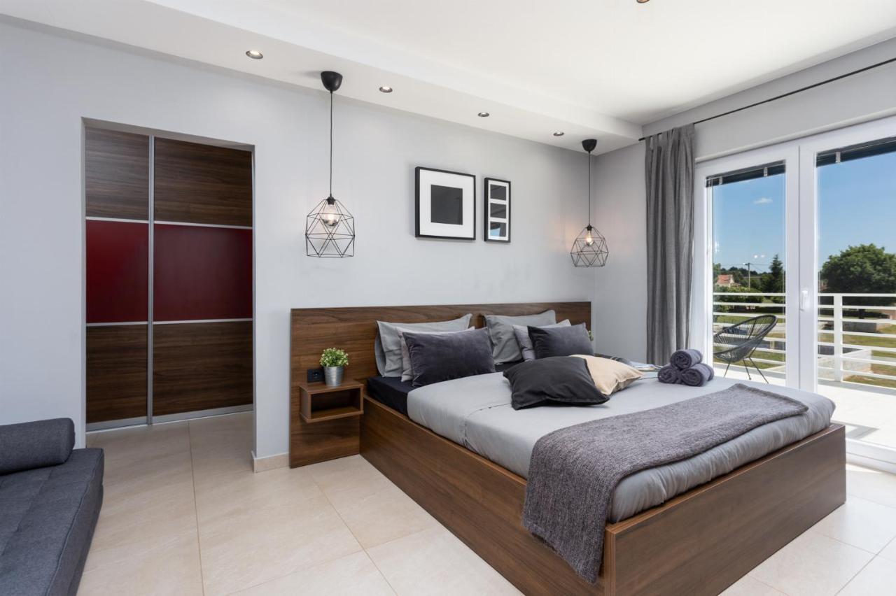 Villa Ovis Peresiji Екстериор снимка