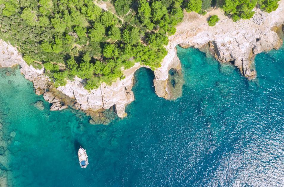 Villa Ovis Peresiji Екстериор снимка
